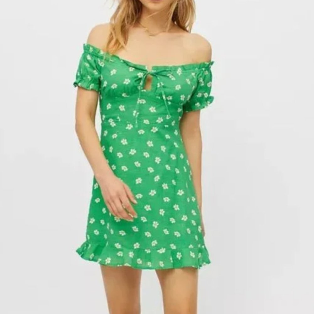 URBAN OUTFITTERS | Magpie Off Shoulder Mini Dress Green Daisy Print Size S